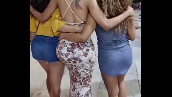 Preview 1 of Yung Teen Sex - Mi esposa se pasea con sus amigas abrazdadas