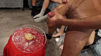 Preview 1 of Comercial Brandy - SUPER CUM-COOKIE OOKIE... EL JUEGO DE LA GALLETA!!!