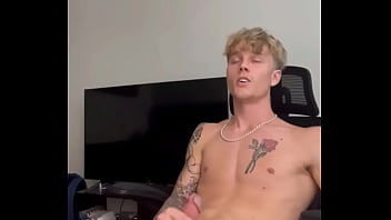 Preview 4 of Prada Xxxcom - open wide #cumblaster #gayxxx #gayhot #instagay