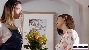 Preview 2 of Www Xexy Vifeos Com - Euro babe fingers an asian girls pussy