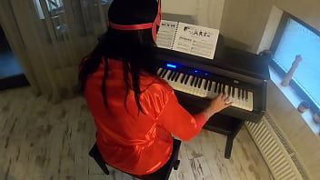 Preview 1 of Czeh Amature - MilfyCalla First piano lesson