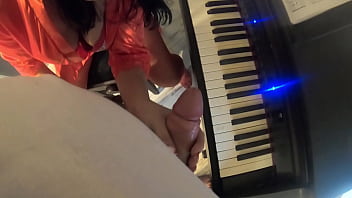 Preview 4 of Czeh Amature - MilfyCalla First piano lesson