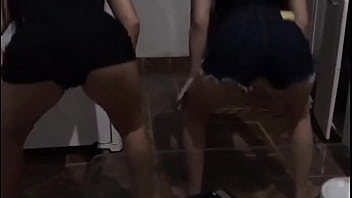 Preview 3 of Group Sex With Hot Blondes - Novinha dan&ccedil_ando