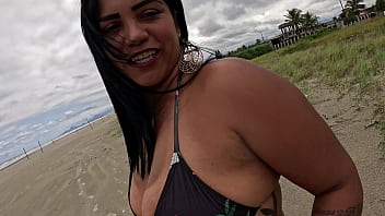 Preview 3 of Tube Oiled Fuck - Nicoly safada seduz bombeiro na praia e senta na rola dele no meio do mato