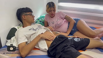Preview 2 of Pree Donlot - Linda hermanastra latina le da viagra a su hermanastro con el proposito para que este la termine follando duro.