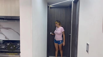 Preview 1 of Pree Donlot - Linda hermanastra latina le da viagra a su hermanastro con el proposito para que este la termine follando duro.