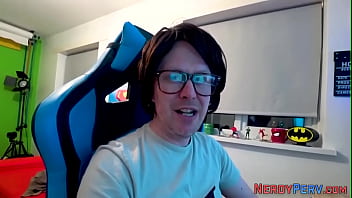 Preview 1 of Xxzxxcnn - Leeds geek bangs and facializes