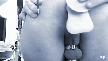 Preview 2 of Lesbion Handjob - Cucetinha arrombada escorrendo e grelinho preso