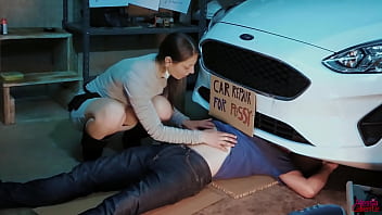 Preview 1 of Xx Vidio Korya - Slutty Customer Bangs Her Mechanic - Car Repair for Pussy - Alessia Caliente