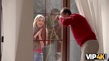Preview 1 of Video Asli Porno Bokep - VIP4K. Ellen Jess needs right direction but mature man has dick for her