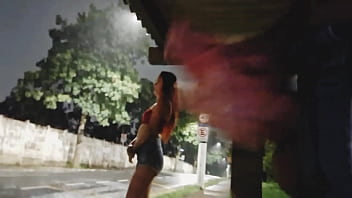 Preview 2 of New Pornstar 2019 - Punheta arriscada para gostosa no ponto de &ocirc_nibus!