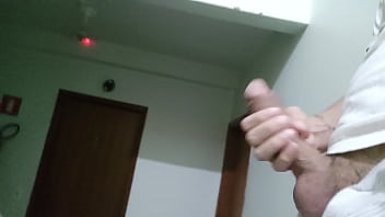 Preview 1 of Jmynhxnot - Bati uma punheta deliciosa na escada do pr&eacute_dio