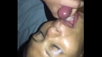 Preview 4 of Fuging Video - Mi amiga lola le encanta que le echen leche en su cara