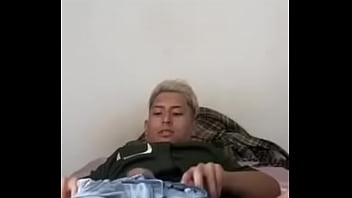 Preview 1 of Boy Gay Belt Spank - Deliciosa mamada a mi primo