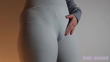 Preview 1 of Messy Busty Mature - Parte 1 - Provando novas cal&ccedil_as Leggings que nem youtuber mas n&atilde_o consegui resistir e mostrei minha buceta no final de t&atilde_o putinha,  safada e piranha que eu sou - Inmymound