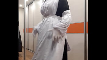 Preview 2 of Www Chorisex Com - Викторианская горничная в фартуке и никабе