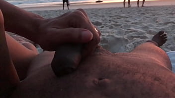 Preview 4 of Jasmine Webcam - Casal brinca de se exibir em praia &eacute_ brincadeira acaba mal