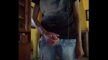 Preview 4 of One Boy Romance With Two Aunty - L&#039_attimo fuggente del rientro a casa,  dopo una lunga giornata di lavoro.