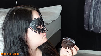 Preview 4 of Rebecca Moore Noms - Amateur MILF Got To Eat CUPCAKE with CUM Frosting - Millie Fox
