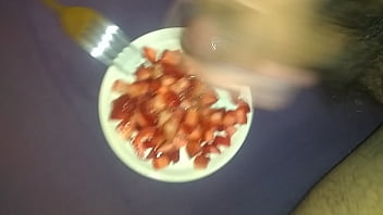 Preview 1 of Rare Video White - Fresas con mecos