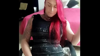 Preview 1 of Fett Piss - O namorado n&atilde_o estava em casa e ela gozou sozinha