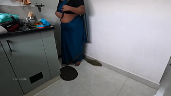 Preview 1 of Nich Wife - Tamil maid sridevi jerking owner dick