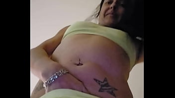 Preview 2 of Segui Le Mi - Sexy Emy Angel joue avec son corps