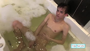 Preview 3 of Sofia Nix Fucking Vedio - Sweet Brunette Twink Xander Cums While Jerking Off In The Bathtub!