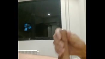 Preview 1 of Indiyan Sexxxi Video - Mgrand&atilde_o punhetando no corredor do hotel 7