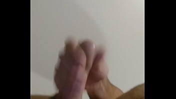 Preview 4 of Indiyan Sexxxi Video - Mgrand&atilde_o punhetando no corredor do hotel 7