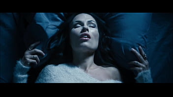 Preview 1 of Free Mean Ride - Aria London - Deadly Crush - 2018 - Follada por un fantasma en la cama - Tremenda MILF con tremendas tetas follando con el hombre invisible