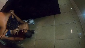 Preview 4 of Flus Plus - Sorayyaa,  Leo Ogro,  Casal Sapeca RJ e Tom Ogrinho em uma putaria boa no banheiro