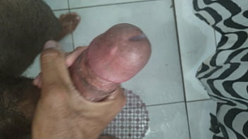 Preview 1 of Austin Gray - Gozando bem gostoso no banho