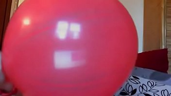 Preview 2 of Black Man Porn Move Full Nude - Gioco con questi grandi palloncini gonfiati con la mia bocca che grande goduria