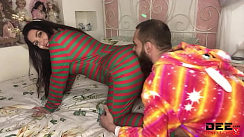 Preview 2 of Indin P Xxx - Girl Deep Sucks Stranger&#039_s Dick,  Fucks In Different Poses And Receives Cumshot On Ass