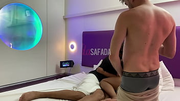 Preview 1 of Sunny Leone Youg - Realizamos o desejo de um f&atilde_,  novinho mascarado