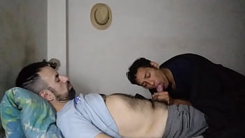 Preview 3 of Cfnm Spy Parody - Chupando verga en la cama