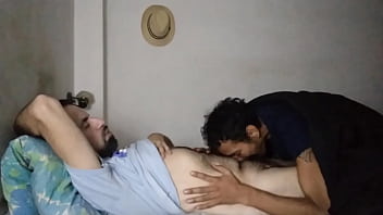 Preview 4 of Cfnm Spy Parody - Chupando verga en la cama