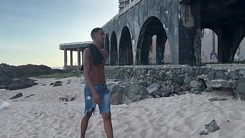 Preview 2 of Cid P - ENCONTREI UM NOVINHO NA PRAIA QUE QUERIA ME DAR. EXPERIMENTEI O CUZINHO DELE ALI MESMO. - FREE