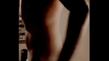 Preview 1 of Moom Sliping Son Xxnxx - Marce Aventura - Mostrando Su Cola  | Seguime en Insta: @MarceAventuraOficial