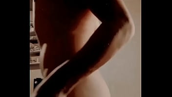 Preview 4 of Moom Sliping Son Xxnxx - Marce Aventura - Mostrando Su Cola  | Seguime en Insta: @MarceAventuraOficial