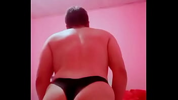 Preview 2 of Oily Mom - Rebolando