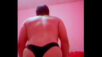 Preview 1 of Oily Mom - Rebolando