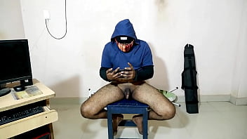 Preview 2 of Xxx Videos 19sal Ki Ladki Com - Hard dick man watching porn in mobile