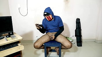 Preview 3 of Xxx Videos 19sal Ki Ladki Com - Hard dick man watching porn in mobile