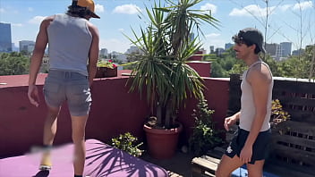 Preview 1 of En El Bus Ni - Deepthroating a 9in cock - enriquemudu &amp_ frankijote (free version)