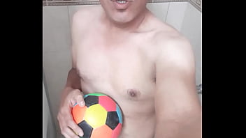 Preview 4 of Perempuan Bersama Perempuan - Futbolista desnudo