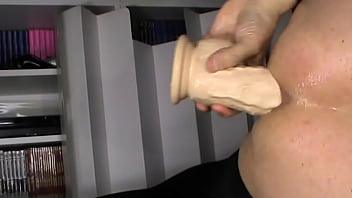 Preview 1 of Day Full - Grosso e lungo dildo con venature e ventosa D