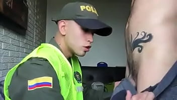 Preview 1 of Ass Colegiala - Policia nacional
