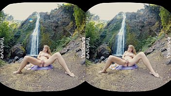 Preview 4 of Nude Meana Wolf Checkin Out - Yanks VR Verronica&#039_s Favorite Vibrator
